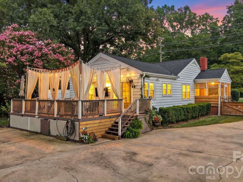 1537 New Hope Road, Gastonia, NC 28054.  MLS# CAR4414400, YatesRealty ID 44307. 