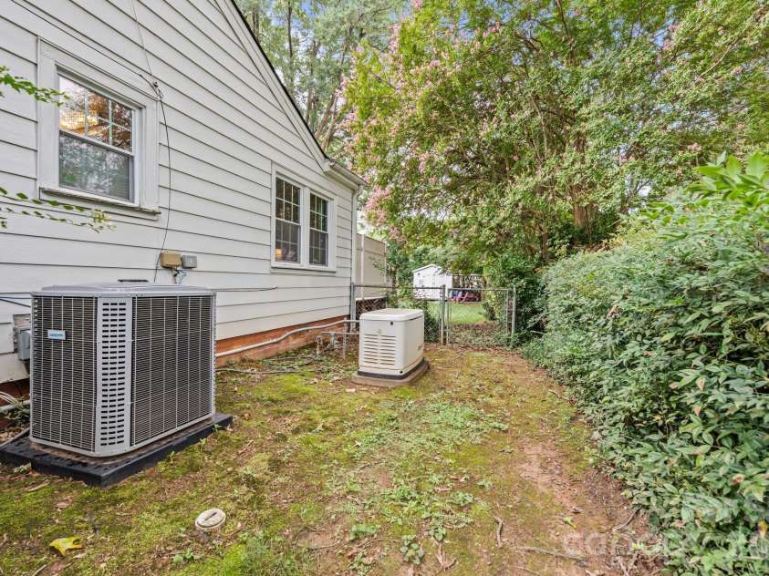 1537 New Hope Road, Gastonia, NC 28054.  MLS# CAR4414400, YatesRealty ID 44307. 