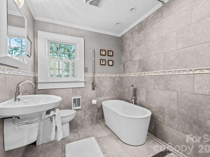 1537 New Hope Road, Gastonia, NC 28054.  MLS# CAR4414400, YatesRealty ID 44307. Bathroom