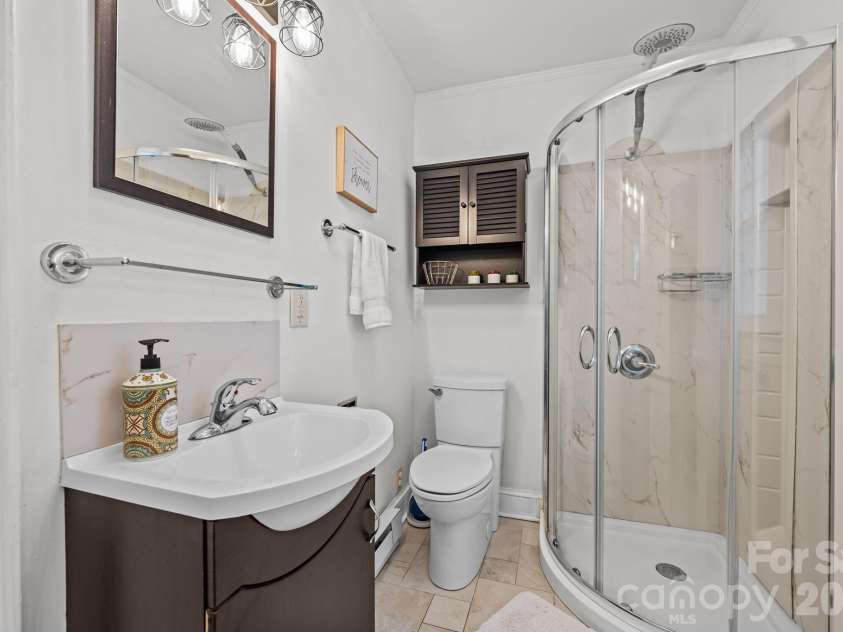 1537 New Hope Road, Gastonia, NC 28054.  MLS# CAR4414400, YatesRealty ID 44307. Bathroom