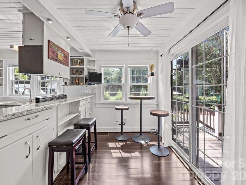 1537 New Hope Road, Gastonia, NC 28054.  MLS# CAR4414400, YatesRealty ID 44307. Breakfast Area