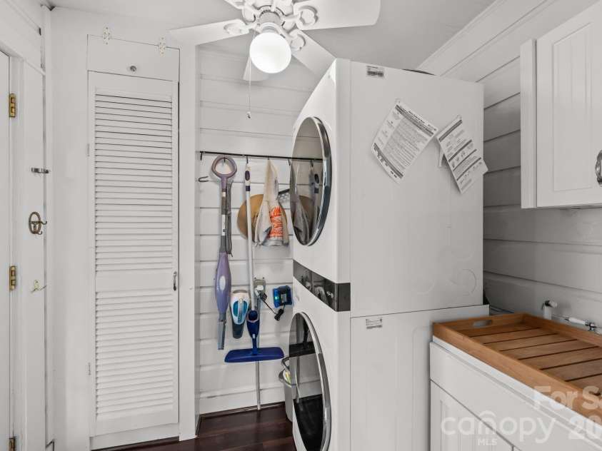1537 New Hope Road, Gastonia, NC 28054.  MLS# CAR4414400, YatesRealty ID 44307. Laundry Room