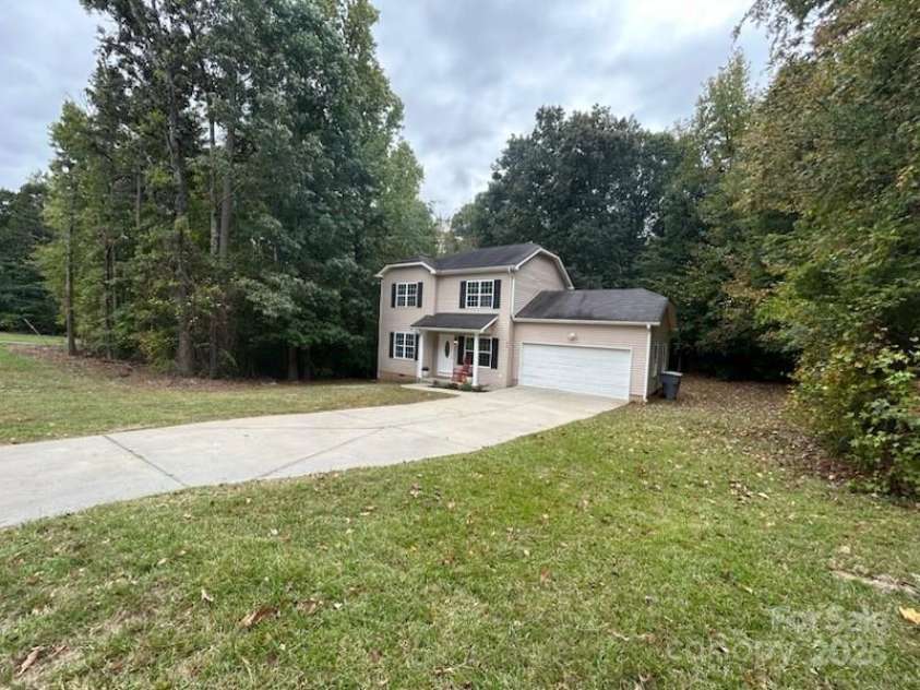 214 Pharr Street, Charlotte, NC 28262.  MLS# CAR4304806, YatesRealty ID 44310. Front Yard - 214 Pharr St