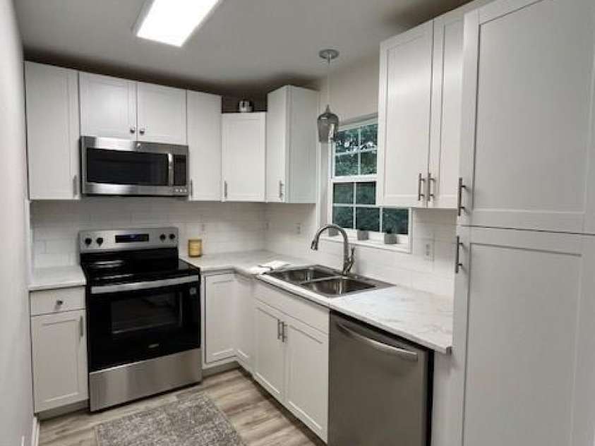 214 Pharr Street, Charlotte, NC 28262.  MLS# CAR4304806, YatesRealty ID 44310. Kitchen - 214 Pharr St