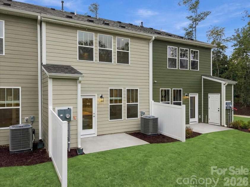 27 Oleetah Falls Way, Hendersonville, NC 28792.  MLS# CAR4413706, YatesRealty ID 44318. 
