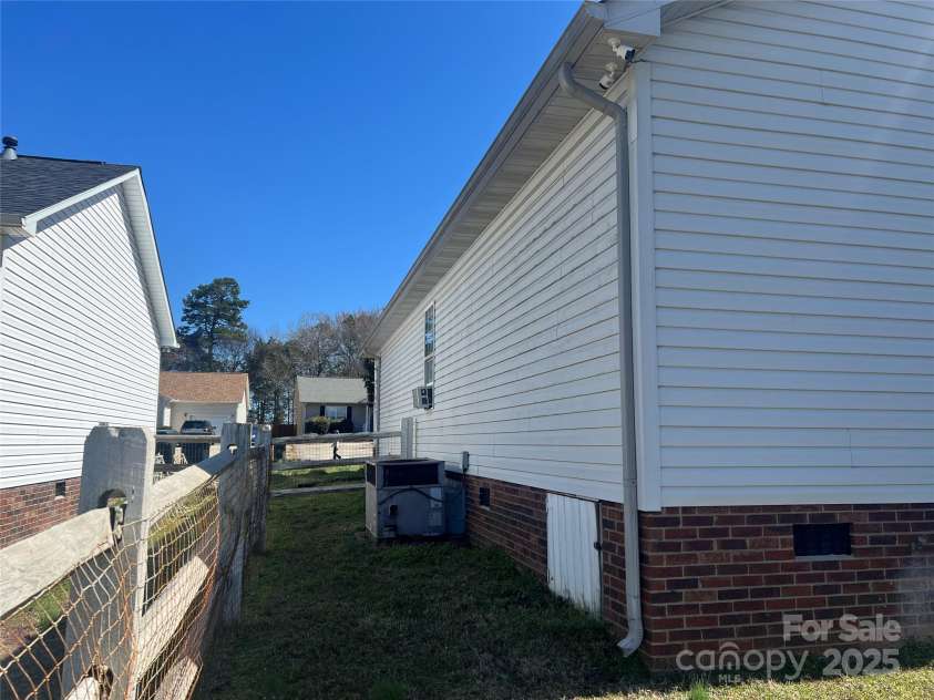 376 Brook Green Place, Concord, NC 28027.  MLS# CAR4230406, YatesRealty ID 4432. 