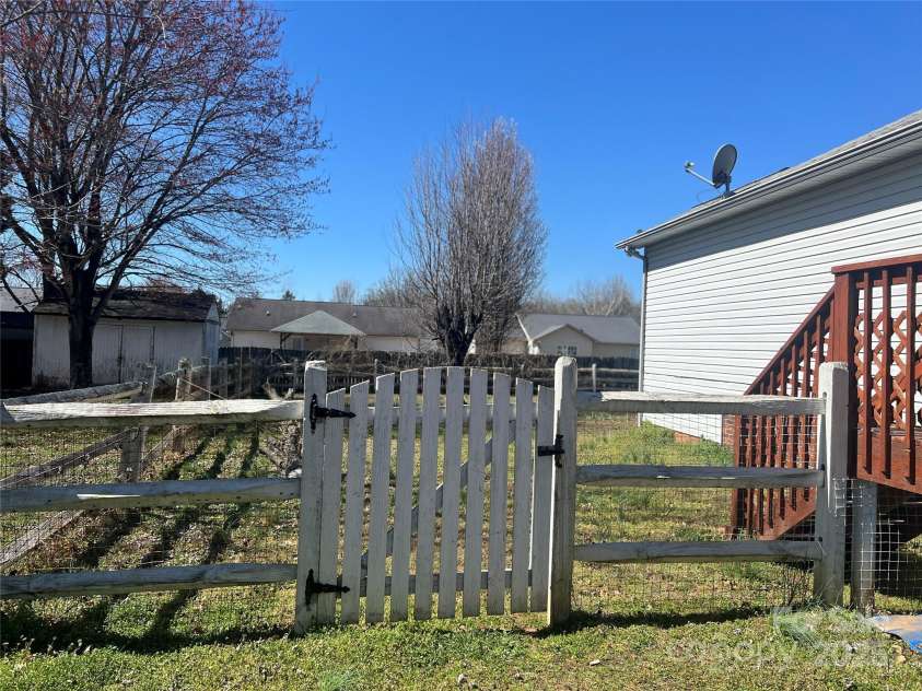 376 Brook Green Place, Concord, NC 28027.  MLS# CAR4230406, YatesRealty ID 4432. 