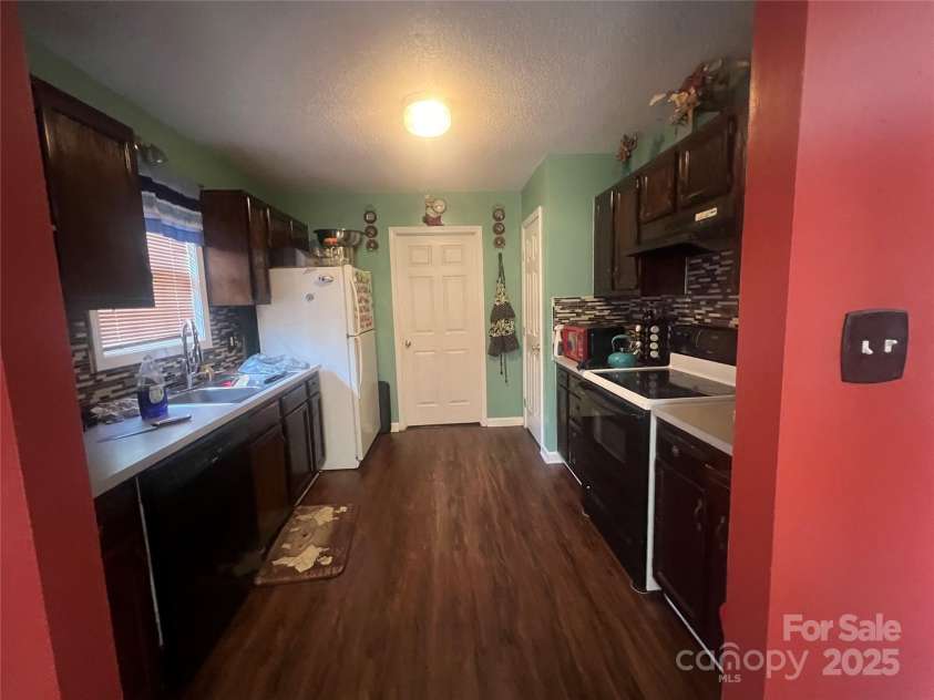 376 Brook Green Place, Concord, NC 28027.  MLS# CAR4230406, YatesRealty ID 4432. 