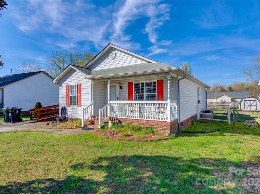 376 Brook Green Place, Concord, NC 28027.  MLS# CAR4230406, YatesRealty ID 4432. Front of the property