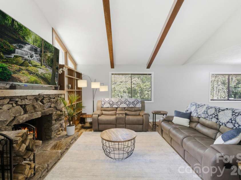 3020 Chestnut Tree Road, Hendersonville, NC 28792.  MLS# CAR4407739, YatesRealty ID 44320. 