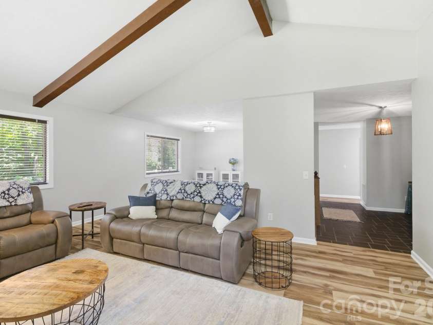 3020 Chestnut Tree Road, Hendersonville, NC 28792.  MLS# CAR4407739, YatesRealty ID 44320. 