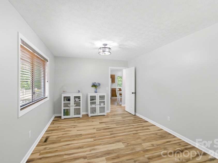 3020 Chestnut Tree Road, Hendersonville, NC 28792.  MLS# CAR4407739, YatesRealty ID 44320. 