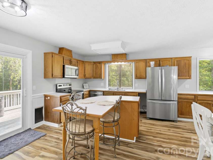 3020 Chestnut Tree Road, Hendersonville, NC 28792.  MLS# CAR4407739, YatesRealty ID 44320. 