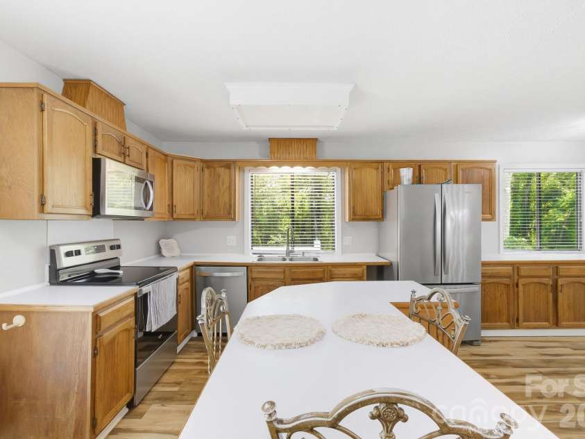 3020 Chestnut Tree Road, Hendersonville, NC 28792.  MLS# CAR4407739, YatesRealty ID 44320. 