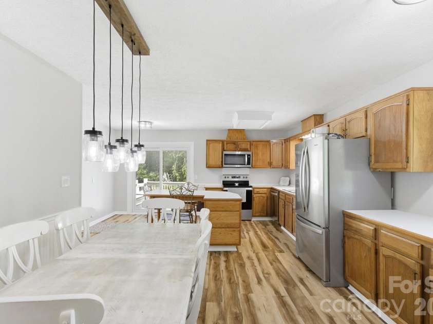 3020 Chestnut Tree Road, Hendersonville, NC 28792.  MLS# CAR4407739, YatesRealty ID 44320. 