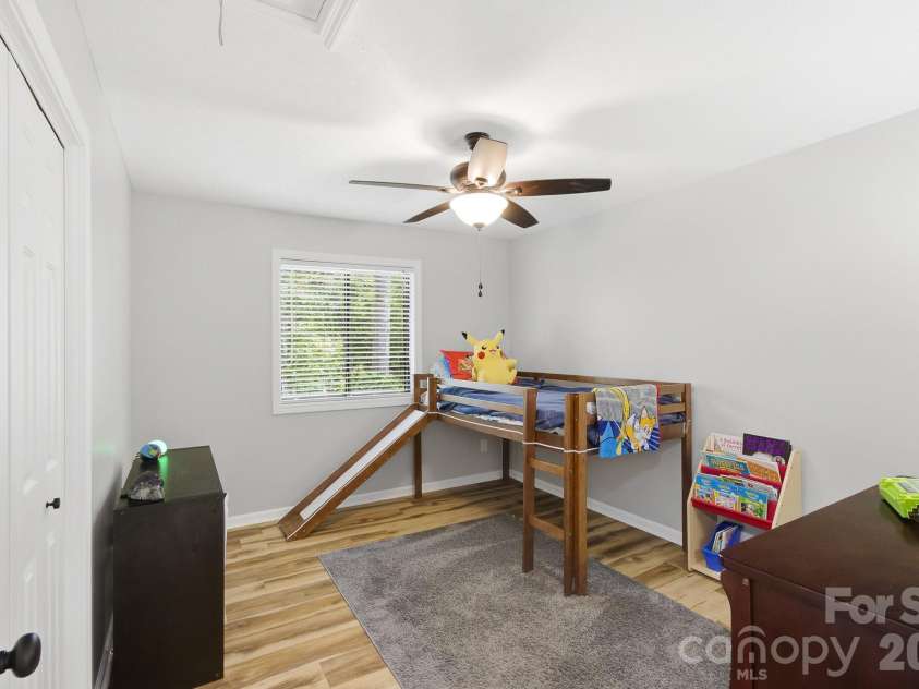 3020 Chestnut Tree Road, Hendersonville, NC 28792.  MLS# CAR4407739, YatesRealty ID 44320. 