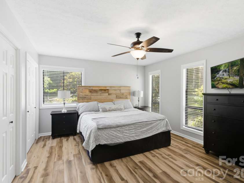 3020 Chestnut Tree Road, Hendersonville, NC 28792.  MLS# CAR4407739, YatesRealty ID 44320. 