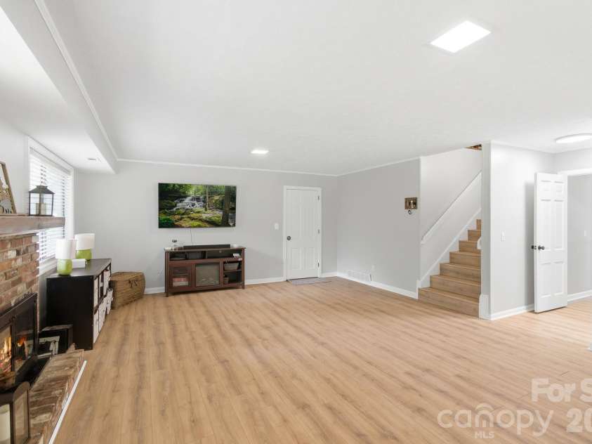 3020 Chestnut Tree Road, Hendersonville, NC 28792.  MLS# CAR4407739, YatesRealty ID 44320. 
