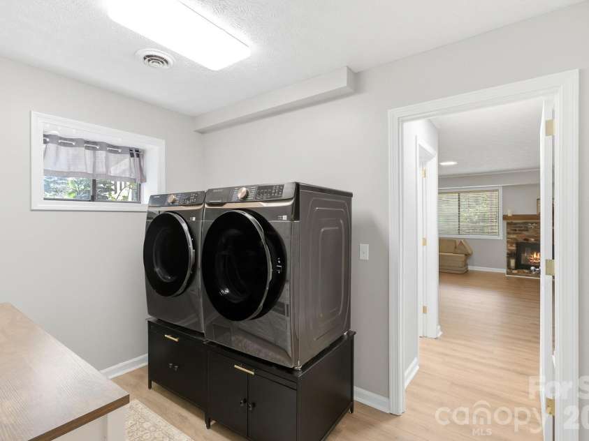 3020 Chestnut Tree Road, Hendersonville, NC 28792.  MLS# CAR4407739, YatesRealty ID 44320. 