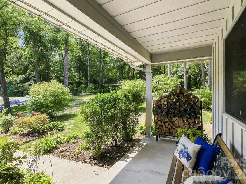 3020 Chestnut Tree Road, Hendersonville, NC 28792.  MLS# CAR4407739, YatesRealty ID 44320. 
