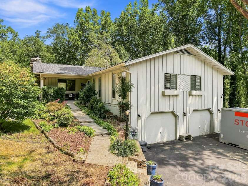 3020 Chestnut Tree Road, Hendersonville, NC 28792.  MLS# CAR4407739, YatesRealty ID 44320. 