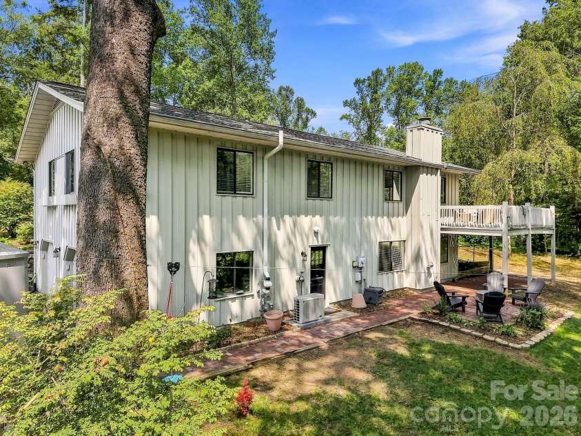 3020 Chestnut Tree Road, Hendersonville, NC 28792.  MLS# CAR4407739, YatesRealty ID 44320. 
