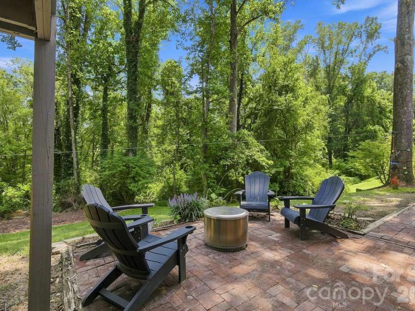 3020 Chestnut Tree Road, Hendersonville, NC 28792.  MLS# CAR4407739, YatesRealty ID 44320. 