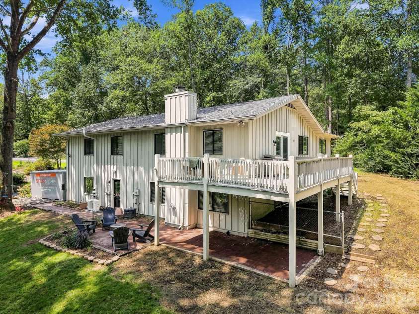 3020 Chestnut Tree Road, Hendersonville, NC 28792.  MLS# CAR4407739, YatesRealty ID 44320. 