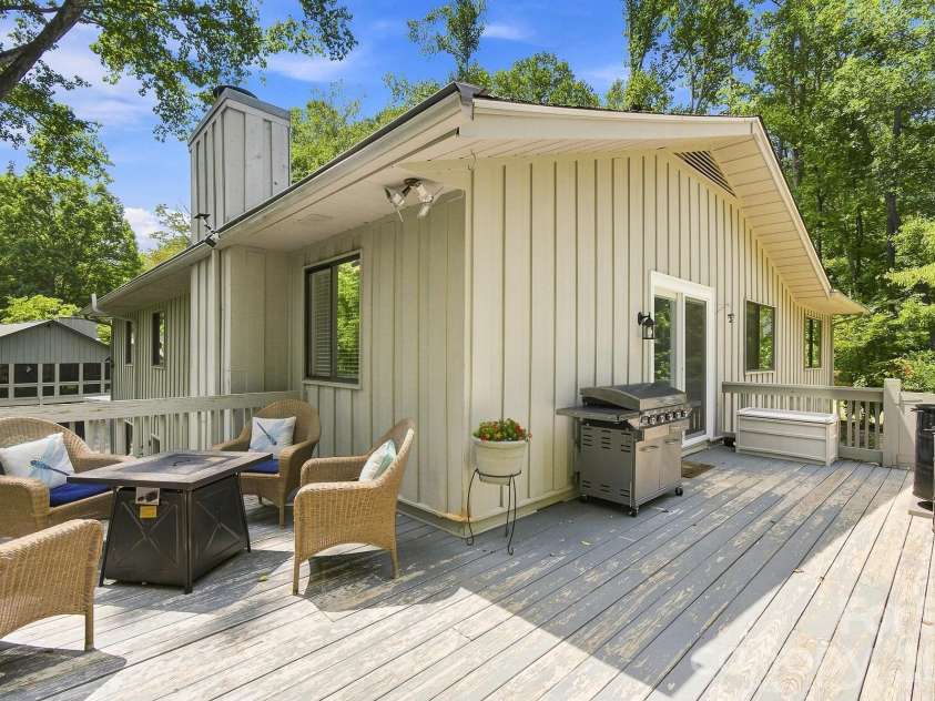 3020 Chestnut Tree Road, Hendersonville, NC 28792.  MLS# CAR4407739, YatesRealty ID 44320. 