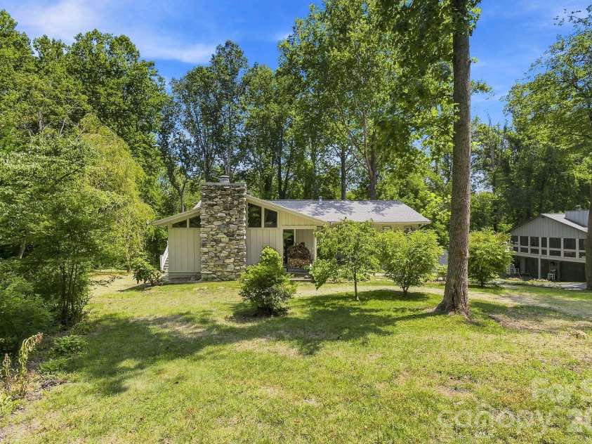 3020 Chestnut Tree Road, Hendersonville, NC 28792.  MLS# CAR4407739, YatesRealty ID 44320. 