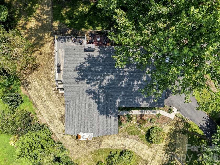 3020 Chestnut Tree Road, Hendersonville, NC 28792.  MLS# CAR4407739, YatesRealty ID 44320. 