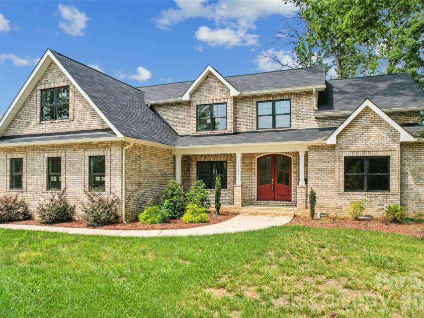 101 Mcalway Road, Charlotte, NC 28211.  MLS# CAR4414696, YatesRealty ID 44322. 