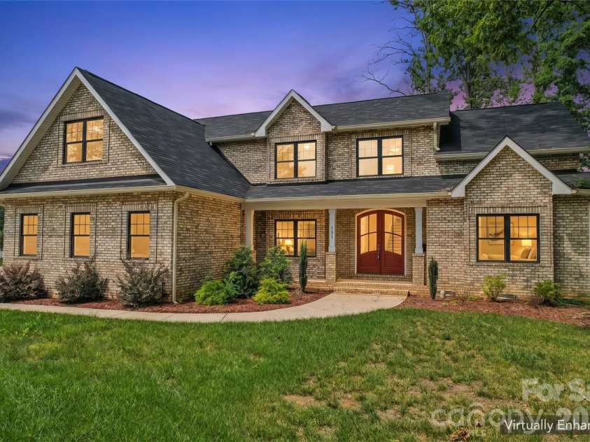 101 Mcalway Road, Charlotte, NC 28211.  MLS# CAR4414696, YatesRealty ID 44322. 