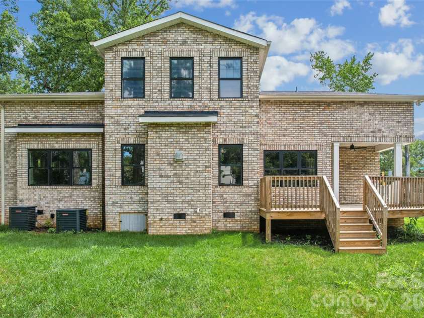 101 Mcalway Road, Charlotte, NC 28211.  MLS# CAR4414696, YatesRealty ID 44322. 