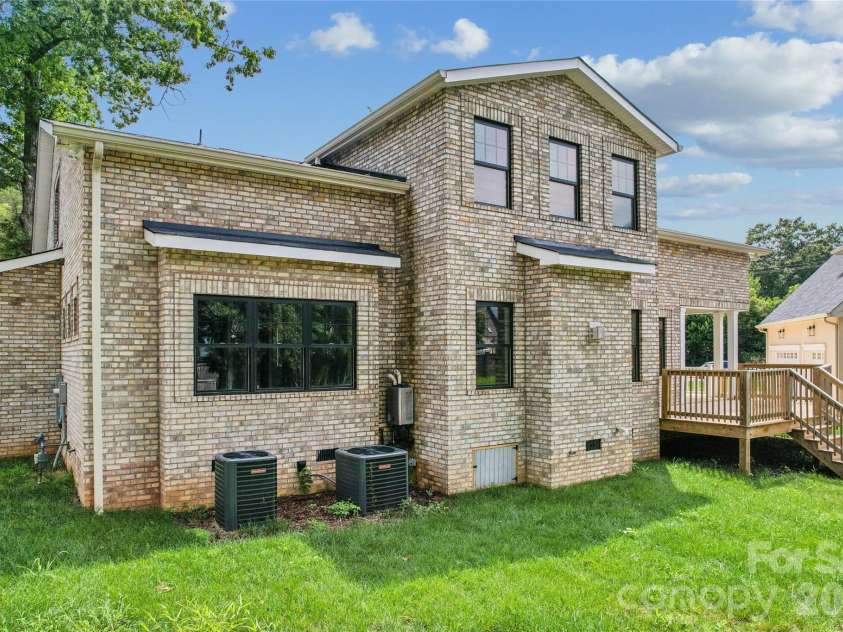 101 Mcalway Road, Charlotte, NC 28211.  MLS# CAR4414696, YatesRealty ID 44322. 
