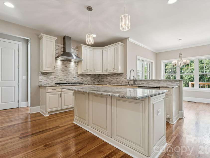 101 Mcalway Road, Charlotte, NC 28211.  MLS# CAR4414696, YatesRealty ID 44322. 