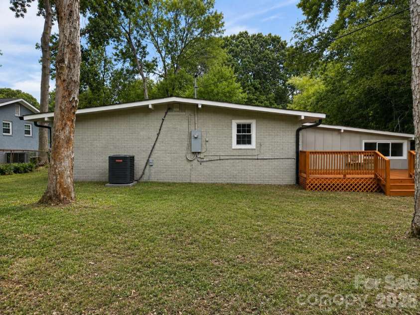 3533 Stonehaven Drive, Charlotte, NC 28215.  MLS# CAR4413246, YatesRealty ID 44323. 