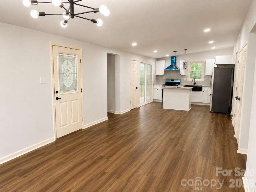 3533 Stonehaven Drive, Charlotte, NC 28215.  MLS# CAR4413246, YatesRealty ID 44323. 