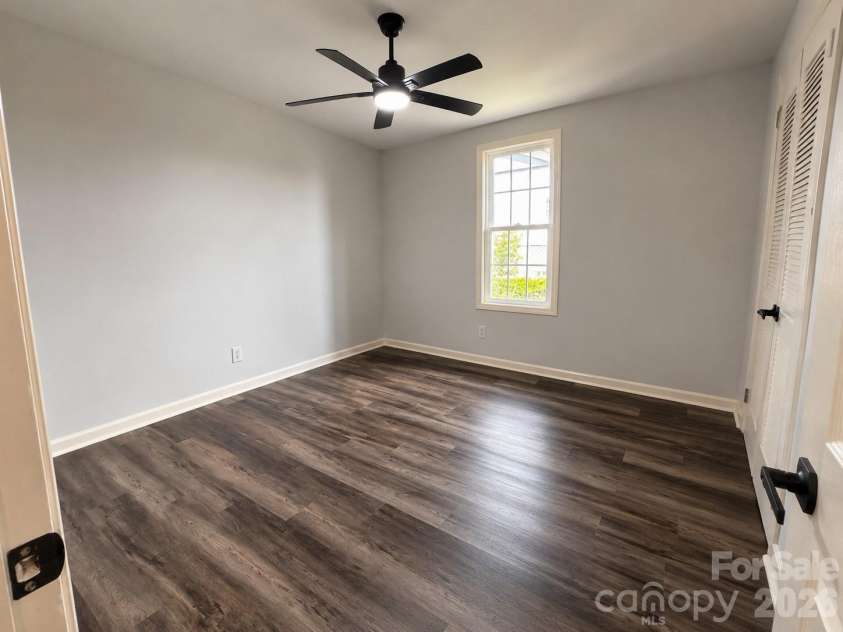 3533 Stonehaven Drive, Charlotte, NC 28215.  MLS# CAR4413246, YatesRealty ID 44323. 