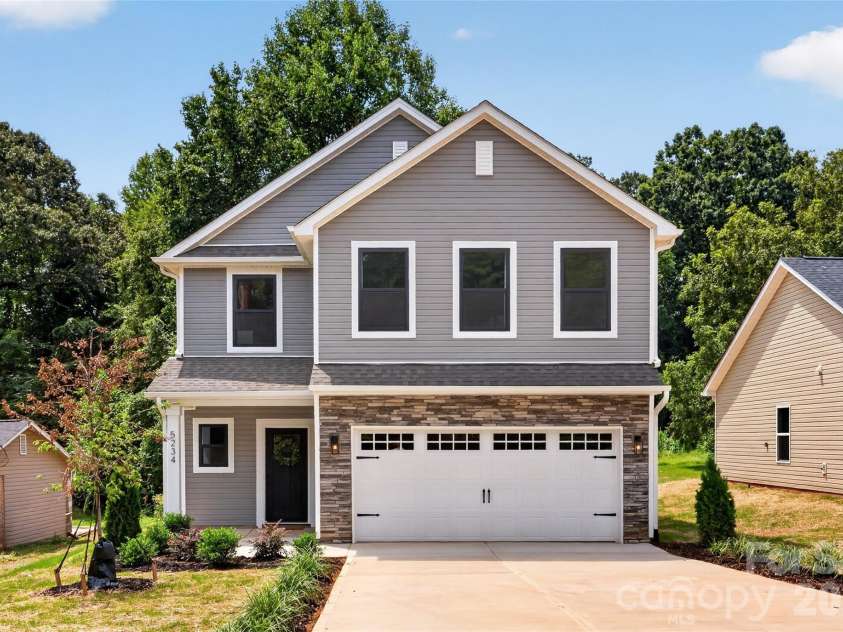 5234 Hickory Lane, Charlotte, NC 28216.  MLS# CAR4411896, YatesRealty ID 44324. 
