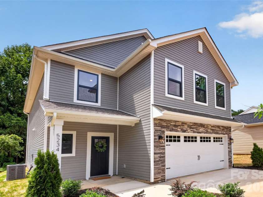 5234 Hickory Lane, Charlotte, NC 28216.  MLS# CAR4411896, YatesRealty ID 44324. 