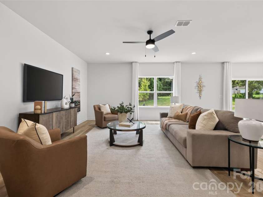 5234 Hickory Lane, Charlotte, NC 28216.  MLS# CAR4411896, YatesRealty ID 44324. 