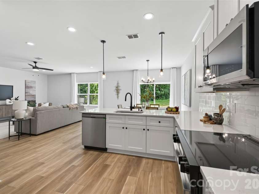 5234 Hickory Lane, Charlotte, NC 28216.  MLS# CAR4411896, YatesRealty ID 44324. 