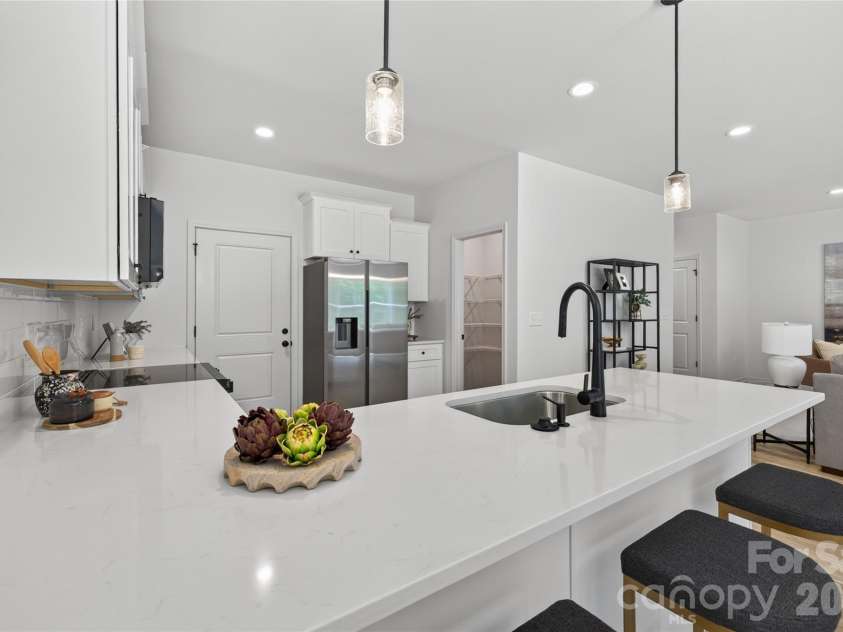 5234 Hickory Lane, Charlotte, NC 28216.  MLS# CAR4411896, YatesRealty ID 44324. 