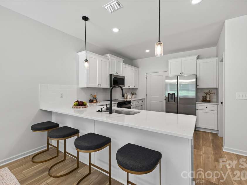 5234 Hickory Lane, Charlotte, NC 28216.  MLS# CAR4411896, YatesRealty ID 44324. 