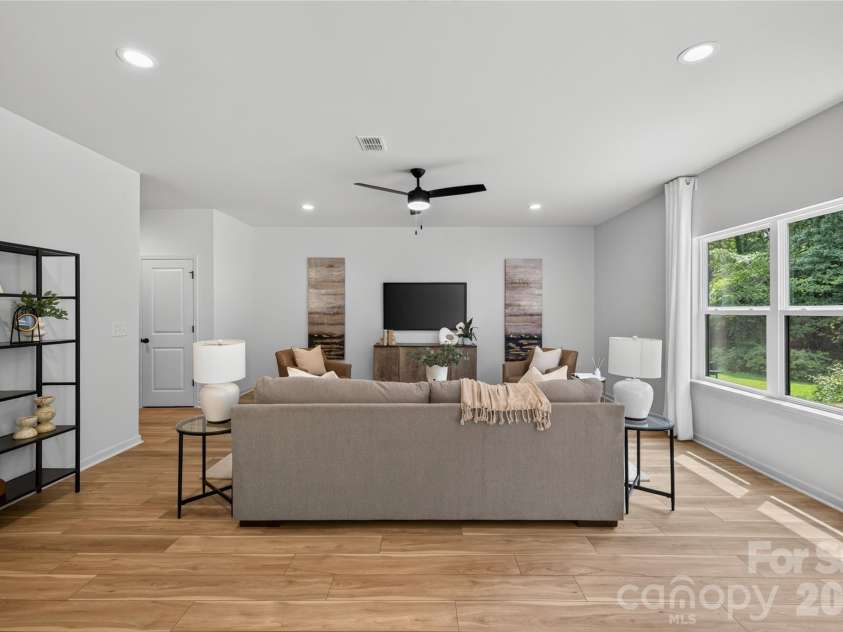 5234 Hickory Lane, Charlotte, NC 28216.  MLS# CAR4411896, YatesRealty ID 44324. 