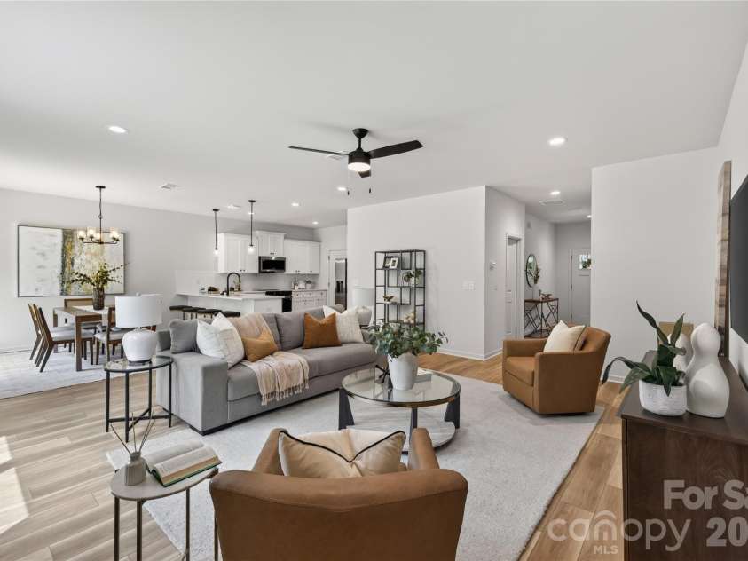 5234 Hickory Lane, Charlotte, NC 28216.  MLS# CAR4411896, YatesRealty ID 44324. 