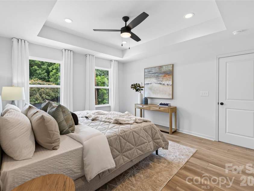 5234 Hickory Lane, Charlotte, NC 28216.  MLS# CAR4411896, YatesRealty ID 44324. 