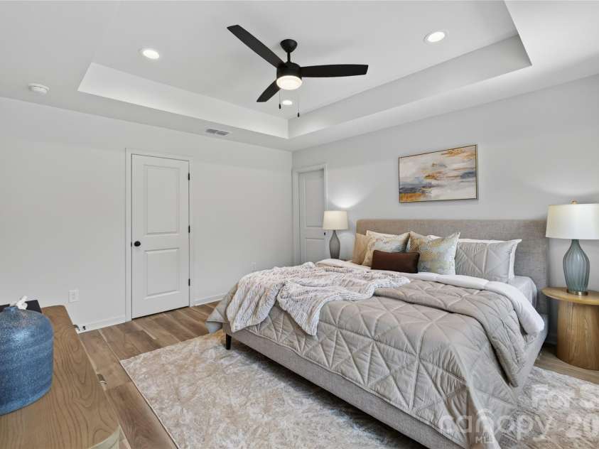 5234 Hickory Lane, Charlotte, NC 28216.  MLS# CAR4411896, YatesRealty ID 44324. 