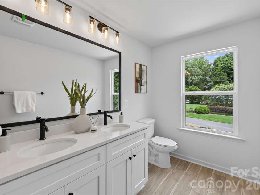 5234 Hickory Lane, Charlotte, NC 28216.  MLS# CAR4411896, YatesRealty ID 44324. 